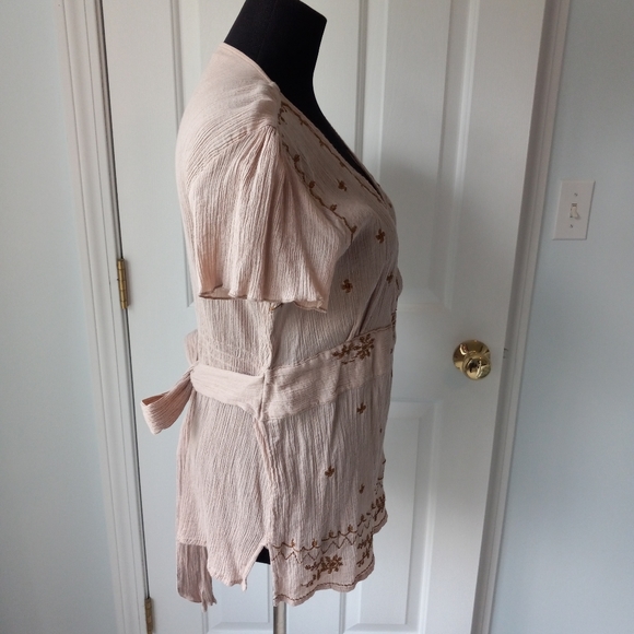 Cute Tunic Top with Bow in the Back - Picture 4 of 15